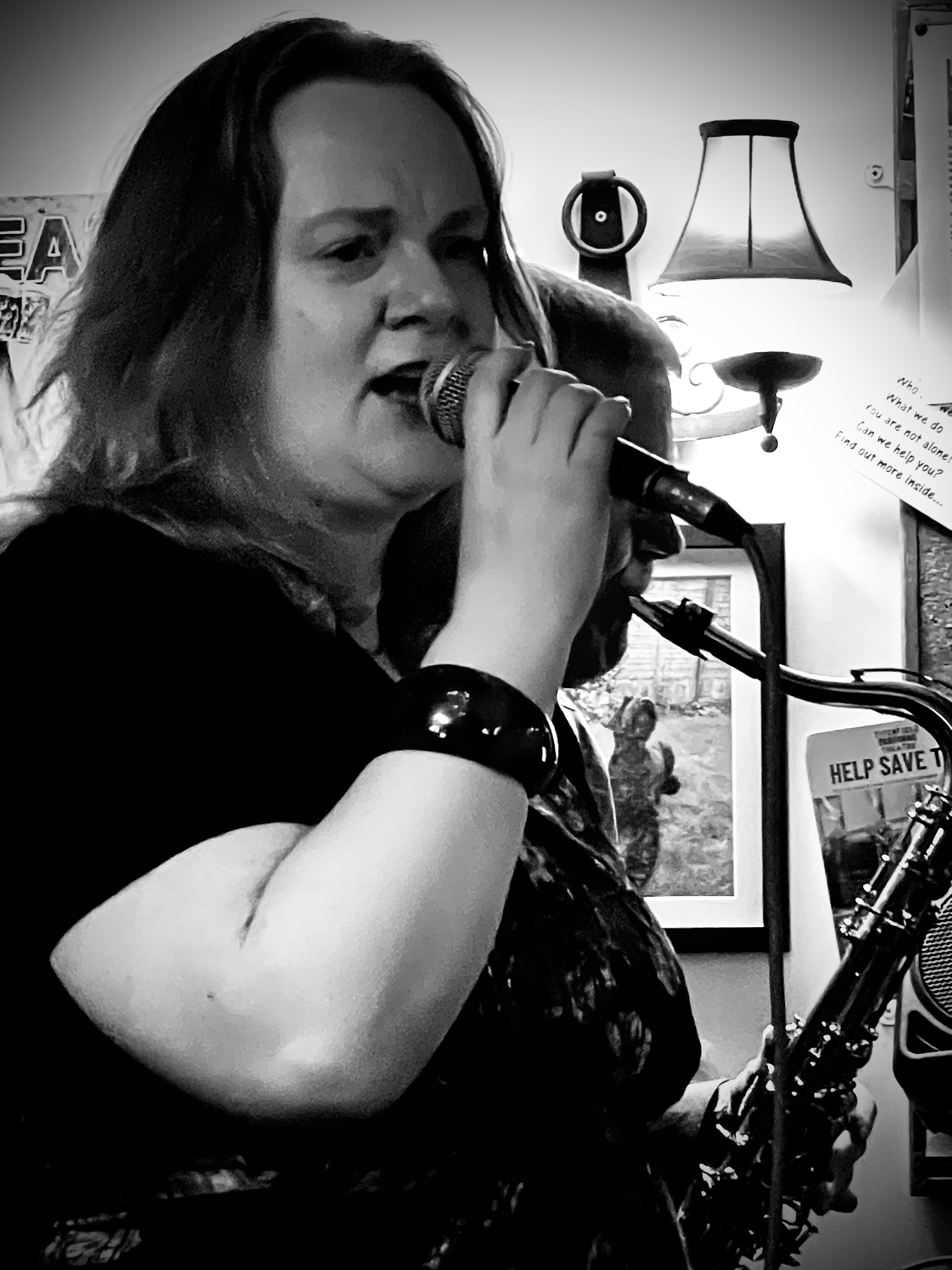 Angie Restorick singing live with Chicago 9 at The Wheatsheaf Inn, Shedfield, Hampshire.